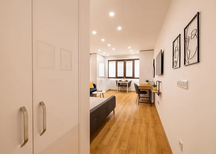 Luxury Living High-end Amenities And Great Location By Flat Mаnager Apartmán Sofie