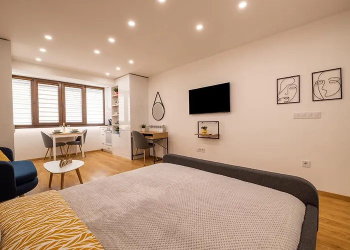 Luxury Living High-end Amenities And Great Location By Flat Mаnager 索菲亞