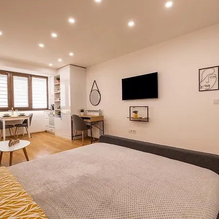 Luxury Living High-end Amenities&great Location By Flat Mаnager София